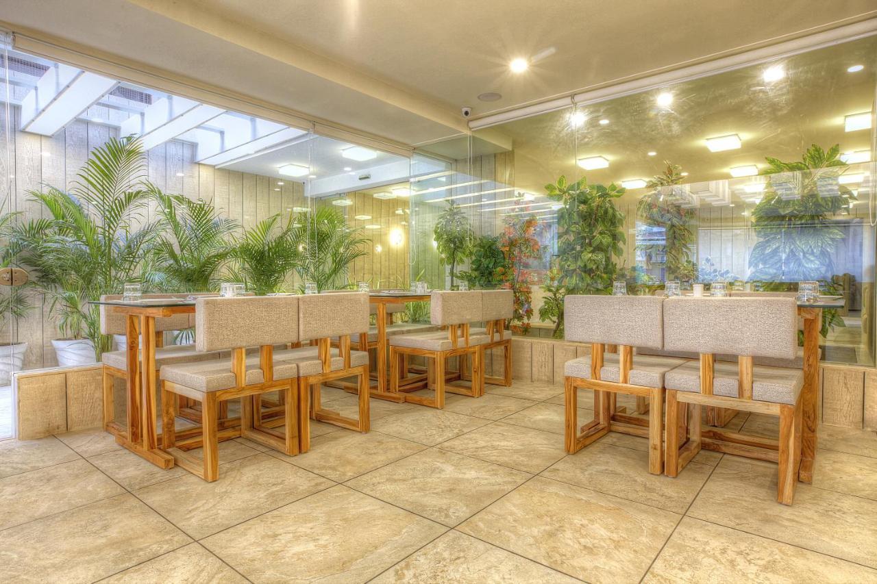 Scenaria Hotel Ahmedabad Ngoại thất bức ảnh