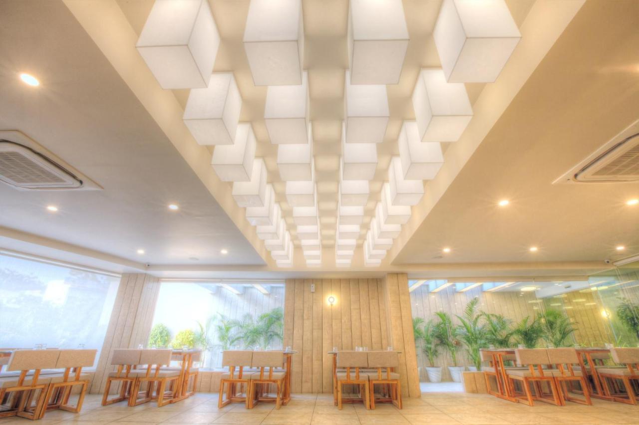 Scenaria Hotel Ahmedabad Ngoại thất bức ảnh