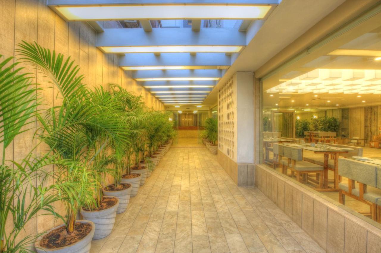 Scenaria Hotel Ahmedabad Ngoại thất bức ảnh