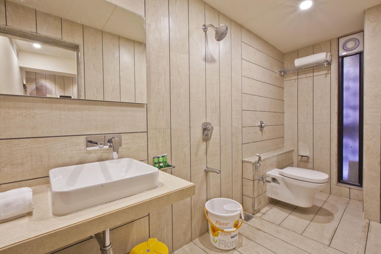 Scenaria Hotel Ahmedabad Ngoại thất bức ảnh