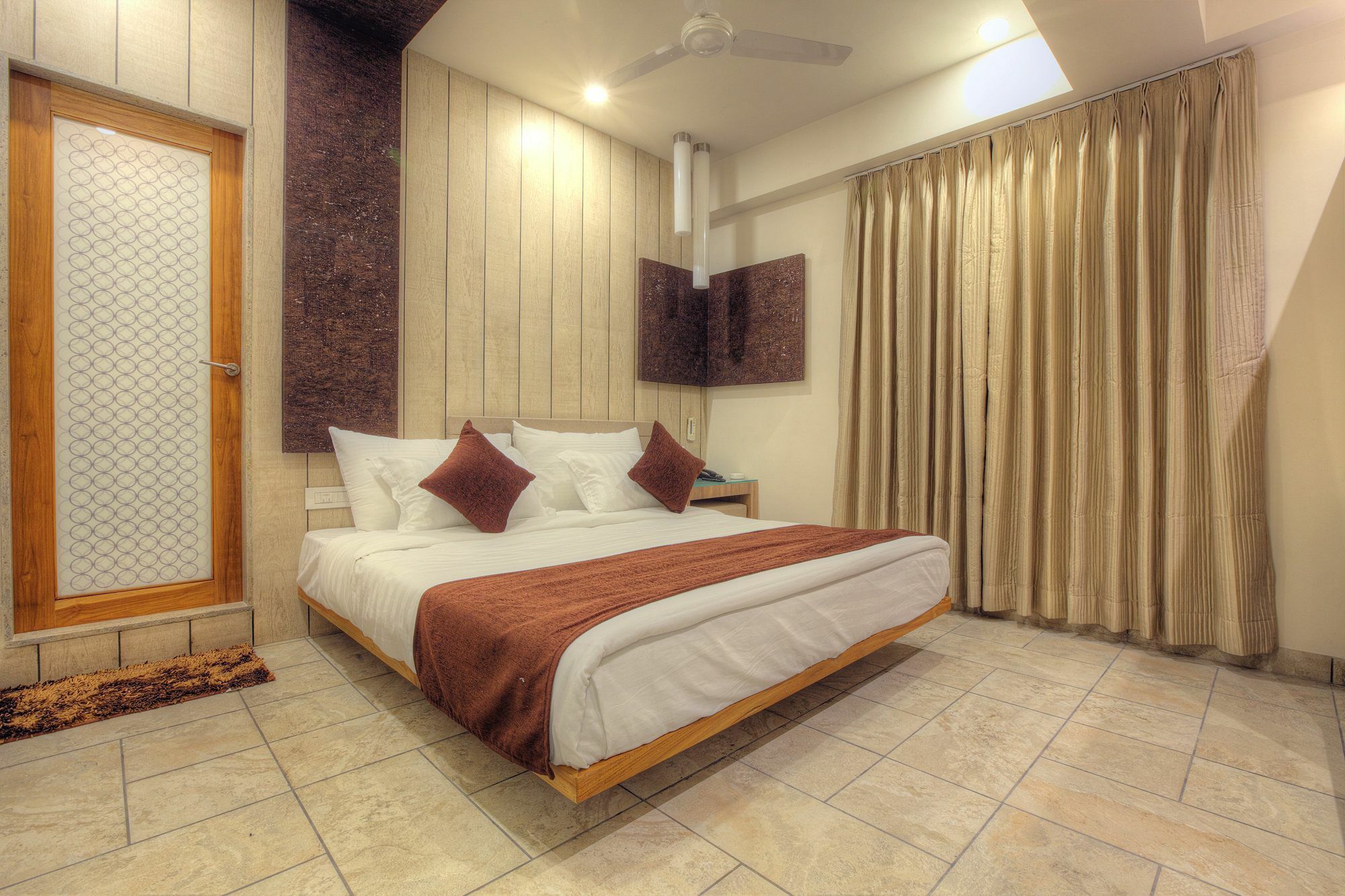 Scenaria Hotel Ahmedabad Ngoại thất bức ảnh